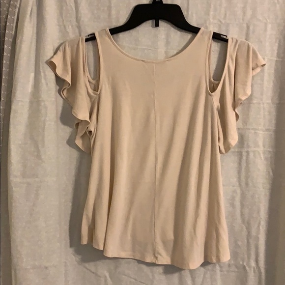 Forever 21 soft and flowing cold shoulder top 💖 - Picture 3 of 4
